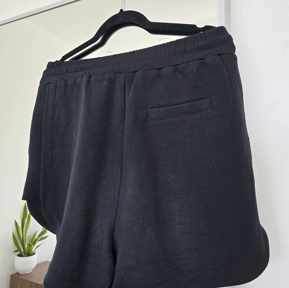 Varley Keely High Rise Short - Picture 6 of 9